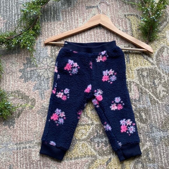 Cat & Jack 2 Piece Fleece Outfit/Set - Picture 5 of 9